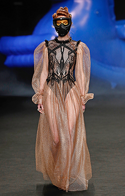 Look 15